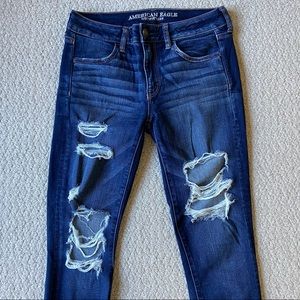 AMERICAN EAGLE RIPPED DARK WASH JEGGINGS - SIZE 8S